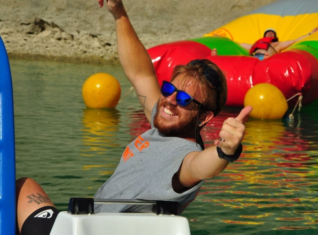 Pedaleando en el agua.JPG
